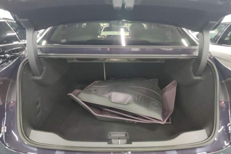 Used Buick L7 2025 Model Aivia Trunk
