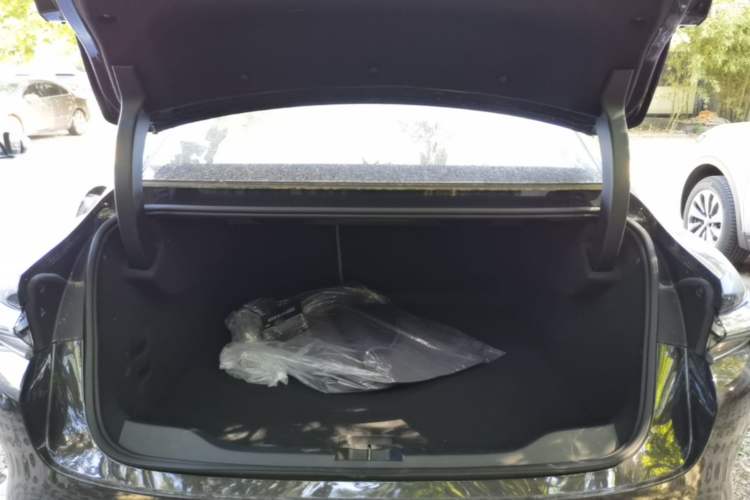 Used Buick L7 2025 Model Aivia Trunk