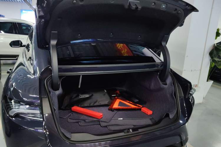 Used Buick L7 2025 Model Aivia Trunk