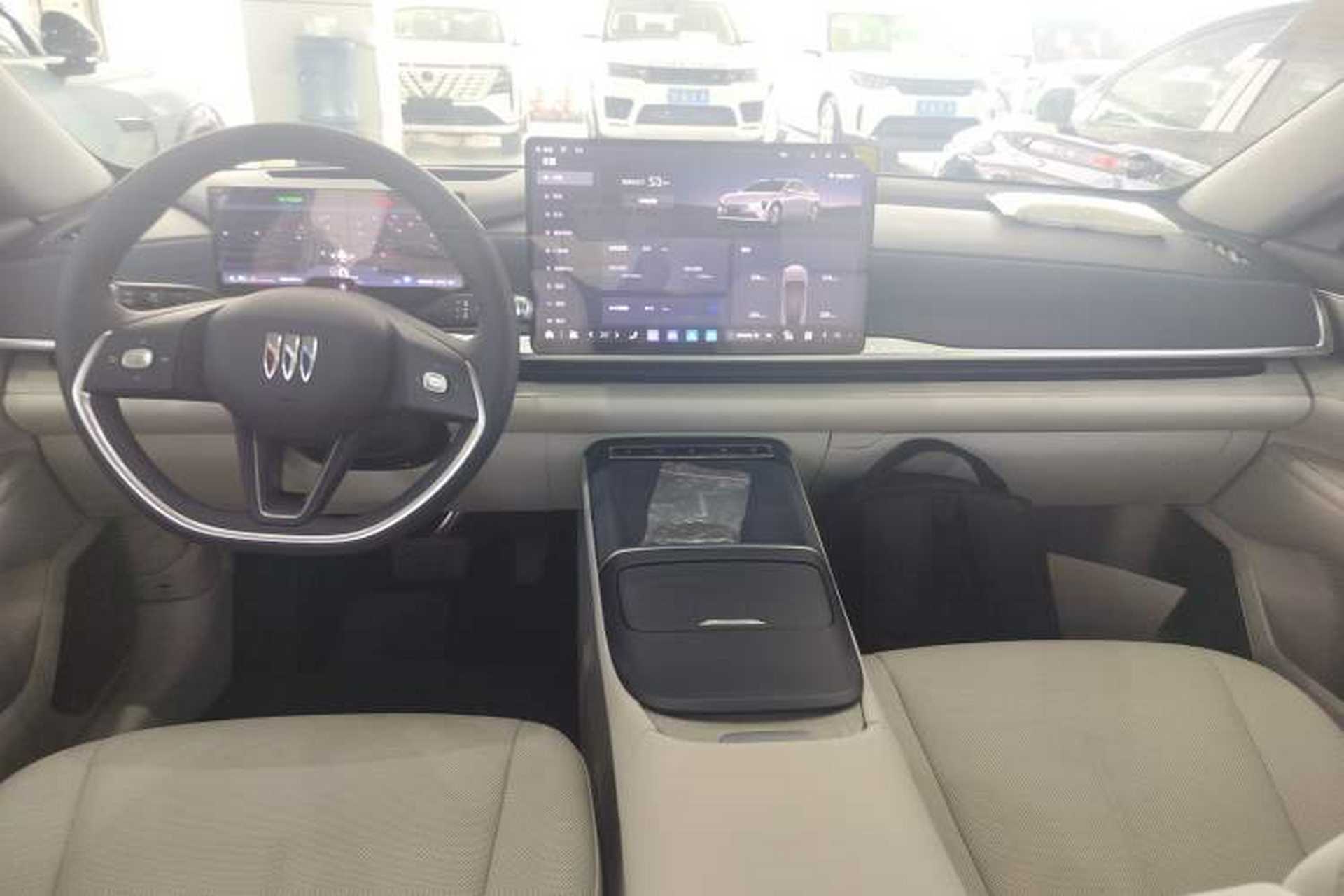 Used Buick L7 2025 Model Luxury Leisure Smart Driving Edition Center Console