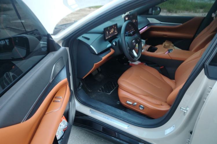 Used Buick L7 2025 Model Luxury Edition Driver Seat
