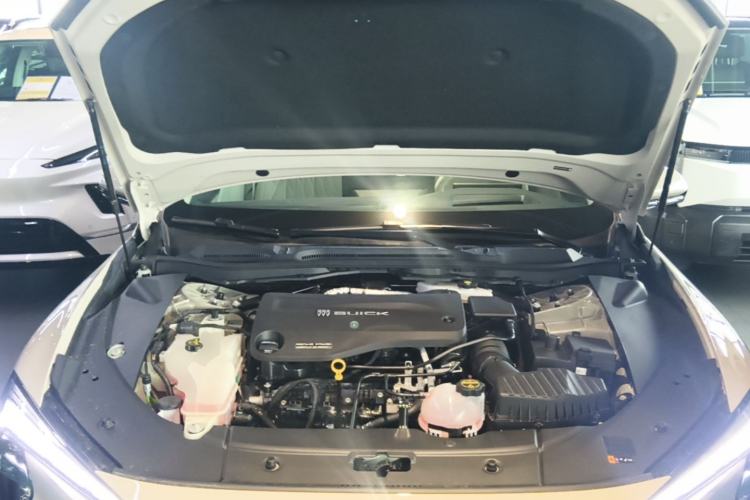 Used Buick L7 2025 Model Aivia Engine Bay