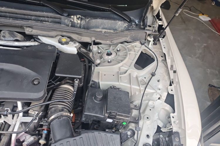 Used Buick L7 2025 Model Aivia Engine Bay Left