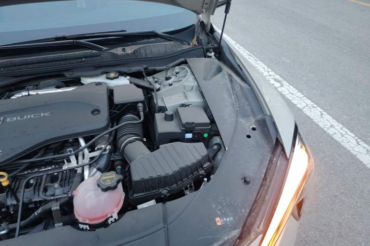 Used Buick L7 2025 Model Luxury Edition Engine Bay Left