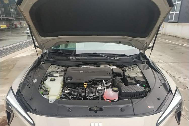 Used Buick L7 2025 Model Luxury Edition Engine Bay