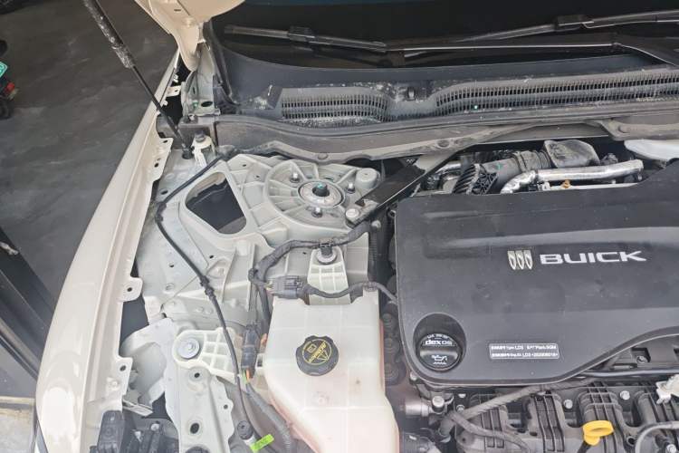 Used Buick L7 2025 Model Aivia Engine Bay Right