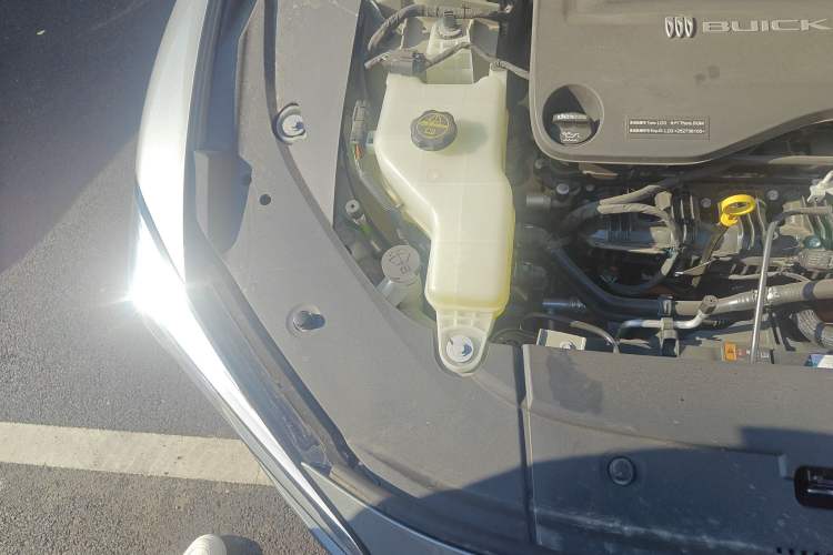 Used Buick L7 2025 Model Aivia Engine Bay Right