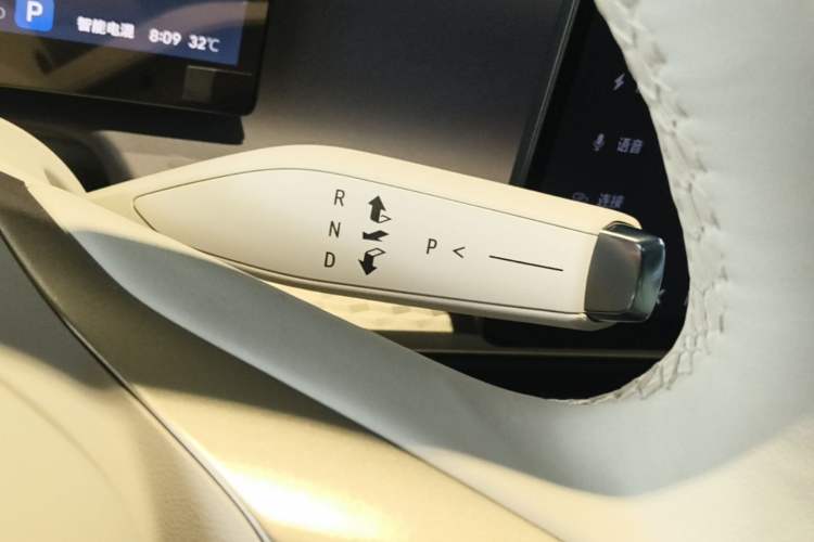 Used Buick L7 2025 Model Aivia Gear Lever