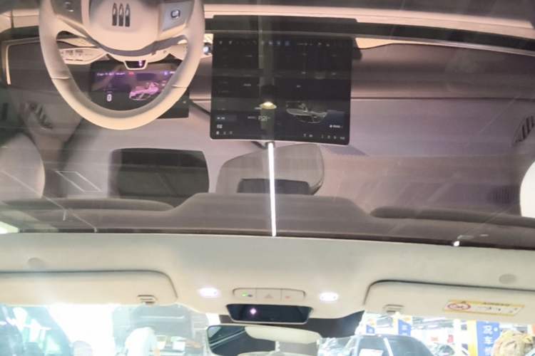 Used Buick L7 2025 Model Aivia Headliner