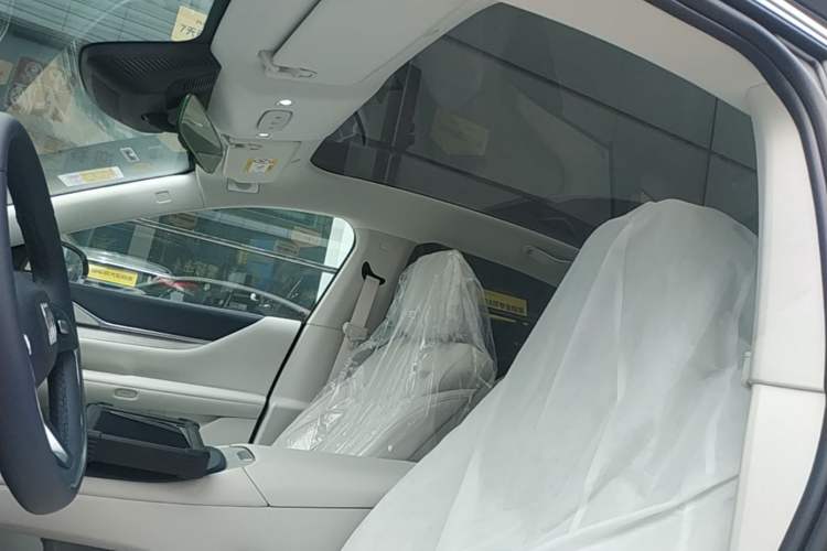 Used Buick L7 2025 Model Luxury Edition Headliner