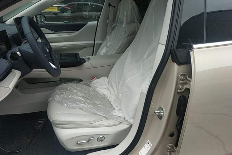 Used Buick L7 2025 Model Luxury Edition Left Front Seat