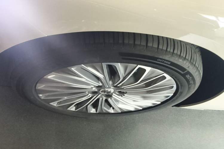 Used Buick L7 2025 Model Aivia Left Front Wheel Hub