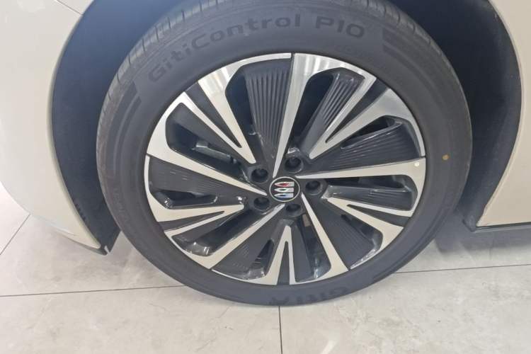 Used Buick L7 2025 Model Luxury Edition Left Front Wheel Hub