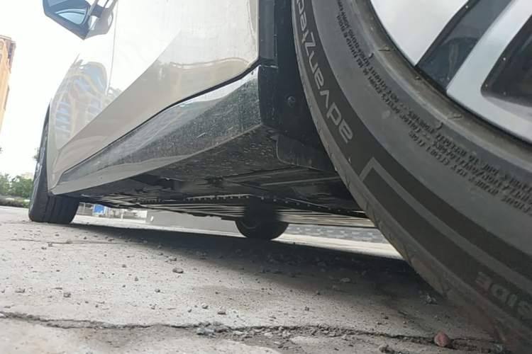 Used Buick L7 2025 Model Luxury Edition Left Side Sill