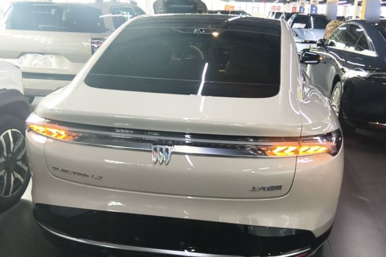 Used Buick L7 2025 Model Aivia Rear