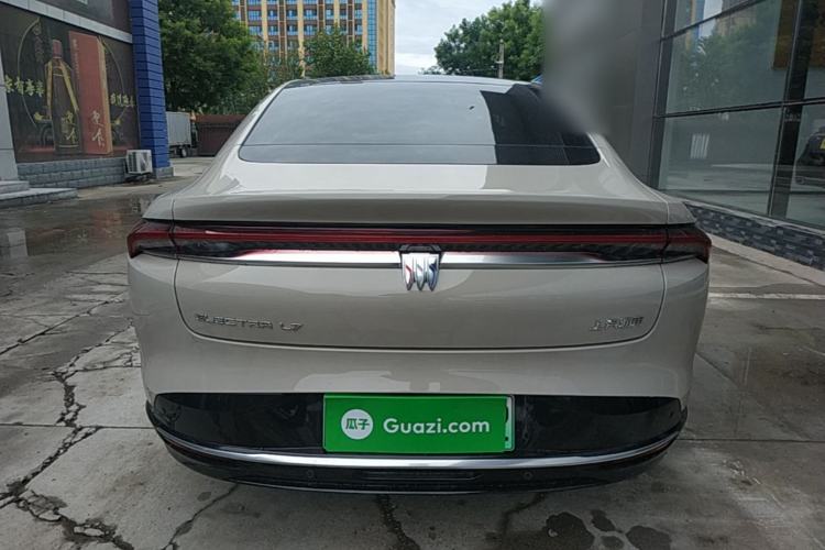 Used Buick L7 2025 Model Luxury Edition Rear