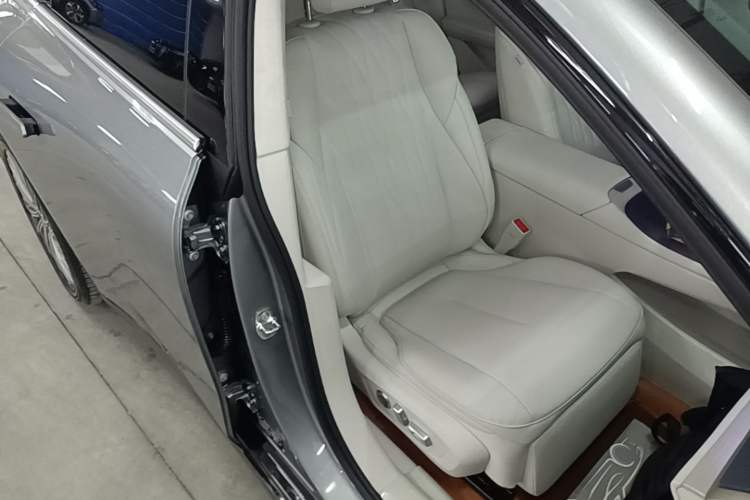Used Buick L7 2025 Model Aivia Right Front Seat