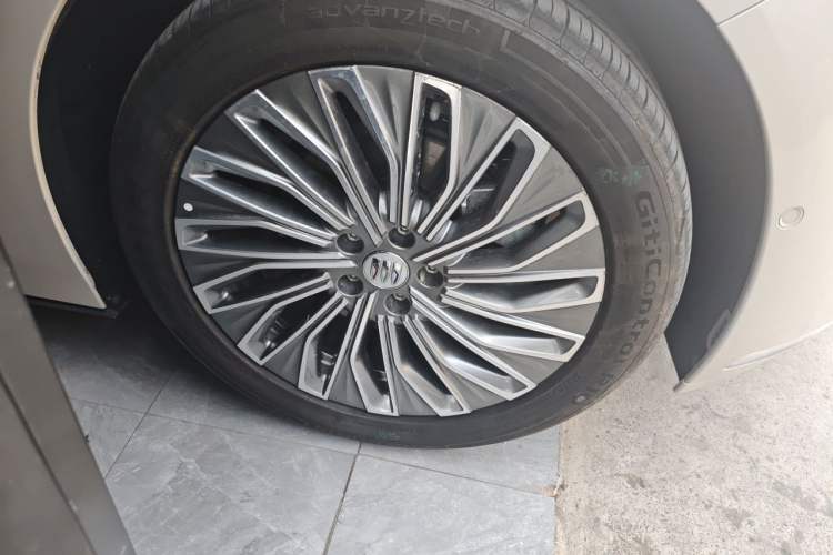 Used Buick L7 2025 Model Aivia Right Front Wheel Hub