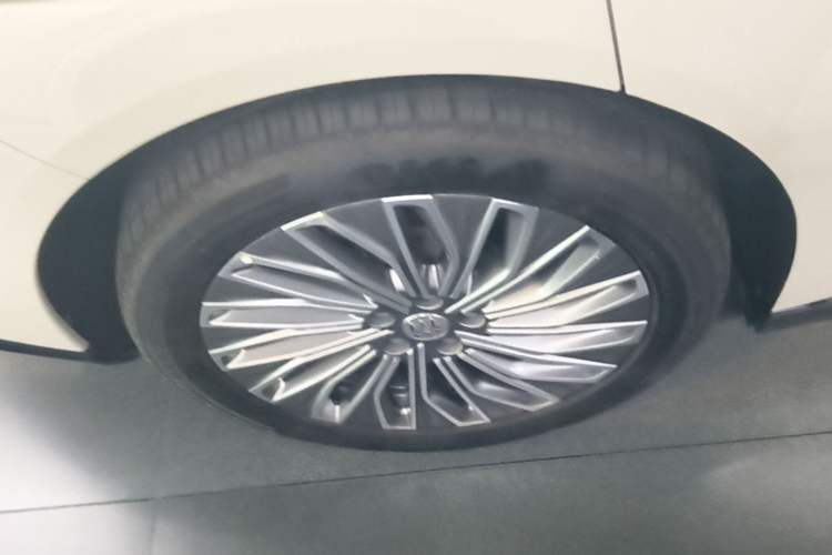 Used Buick L7 2025 Model Aivia Right Rear Wheel Hub