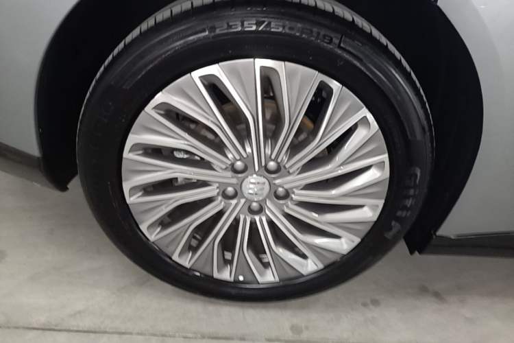 Used Buick L7 2025 Model Aivia Right Rear Wheel Hub