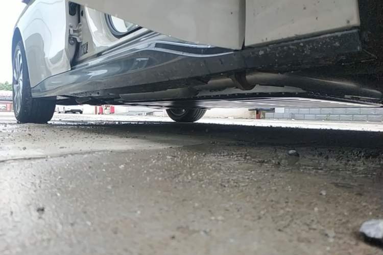 Used Buick L7 2025 Model Luxury Edition Right Side Sill