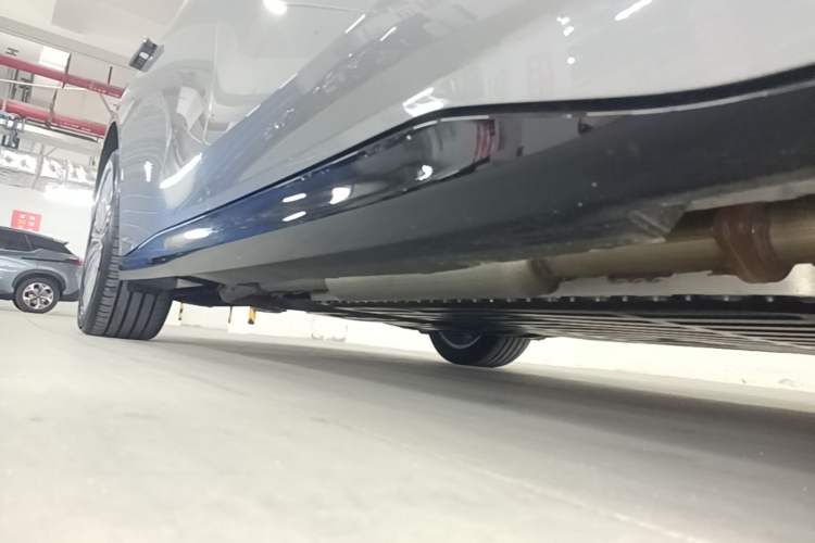Used Buick L7 2025 Model Aivia Right Side Sill
