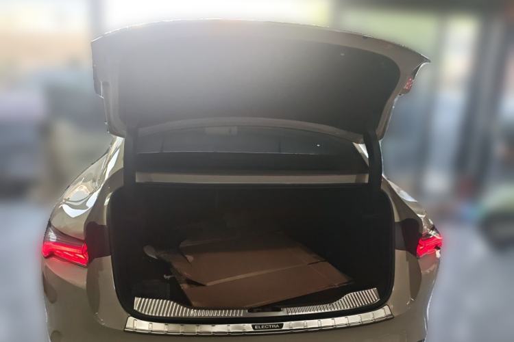 Used Buick L7 2025 Model Aivia Trunk