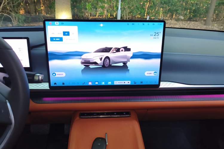 Used Buick L7 2025 Model Luxury Leisure Smart Driving Edition Audio And AC Panel