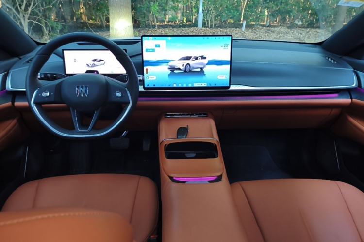 Used Buick L7 2025 Model Luxury Leisure Smart Driving Edition Center Console