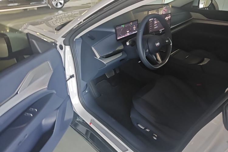 Used Buick L7 2025 Model Prestige Edition Driver Seat