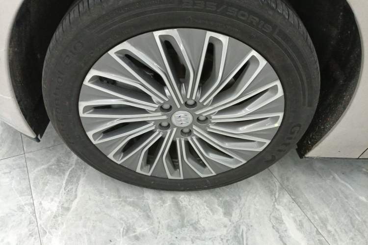 Used Buick L7 2025 Model Aivia Exterior 4