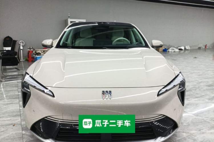 Used Buick L7 2025 Model Aivia Front