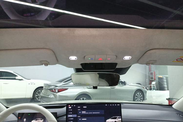 Used Buick L7 2025 Model Aivia Headliner