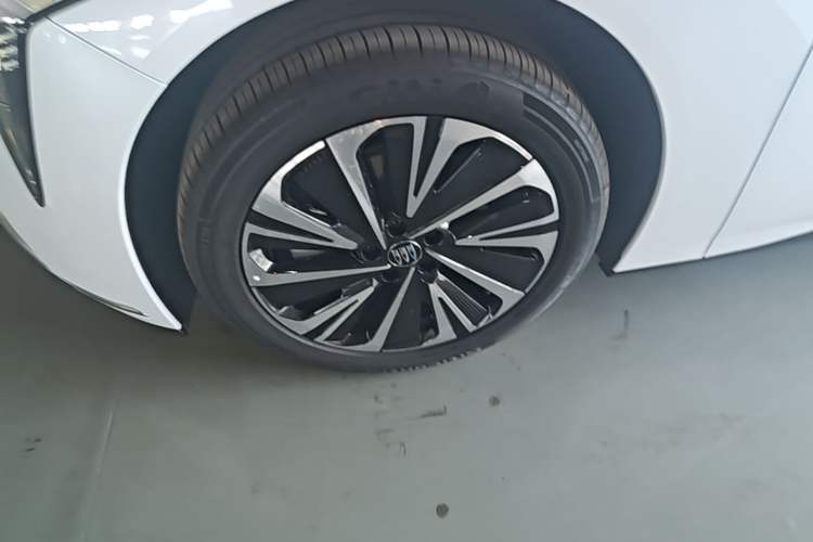 Used Buick L7 2025 Model Prestige Edition Left Front Wheel Hub