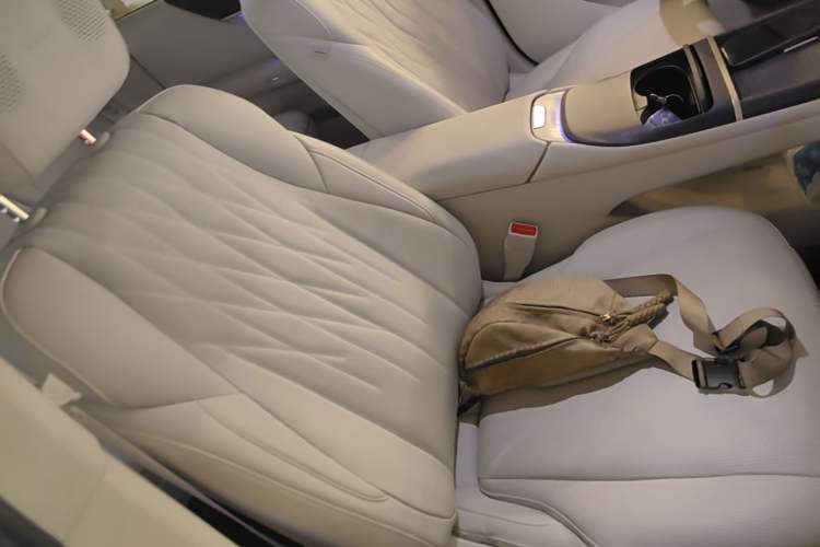 Used Buick L7 2025 Model Aivia Right Front Seat