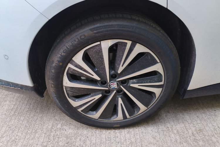 Used Buick L7 2025 Model Luxury Leisure Smart Driving Edition Right Rear Wheel Hub