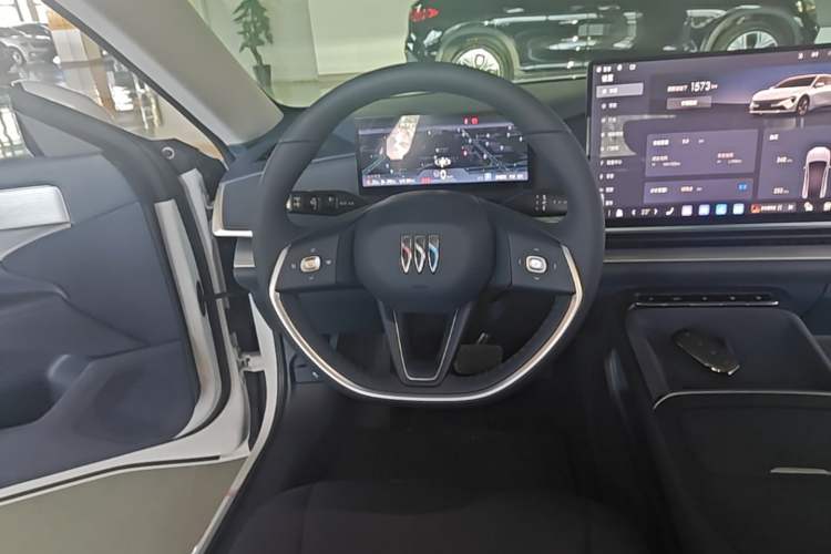 Used Buick L7 2025 Model Prestige Edition Steering Wheel