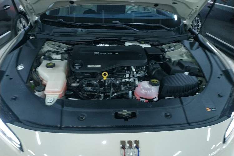 Used Buick L7 2025 Model Aivia Engine Bay