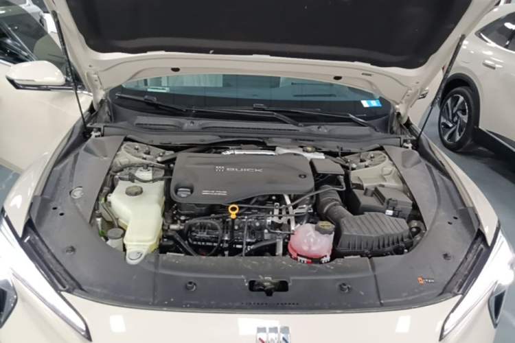 Used Buick L7 2025 Model Aivia Engine Bay