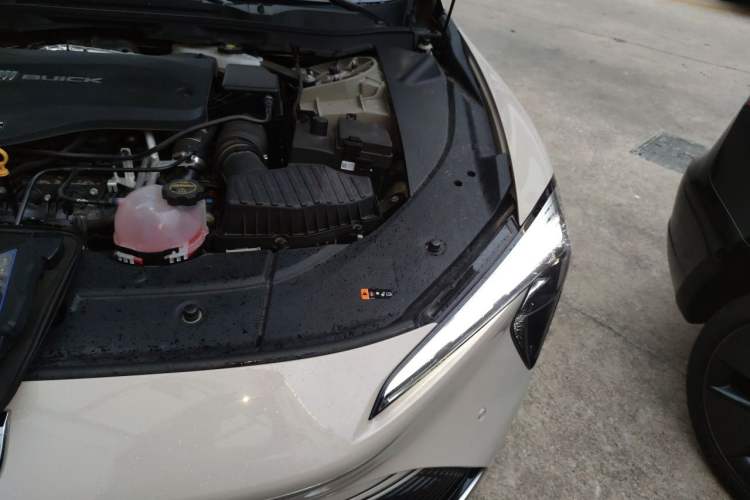 Used Buick L7 2025 Model Luxury Edition Engine Bay Left
