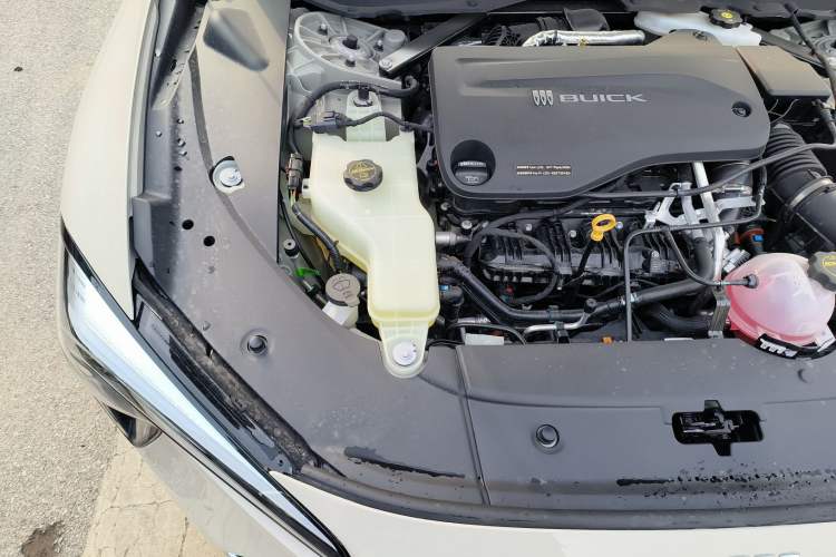 Used Buick L7 2025 Model Luxury Leisure Smart Driving Edition Engine Bay Right