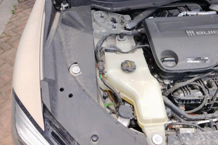 Used Buick L7 2025 Model Aivia Engine Bay Right