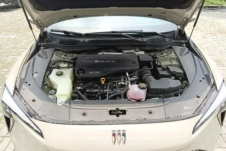 Used Buick L7 2025 Model Luxury Leisure Smart Driving Edition Engine Bay