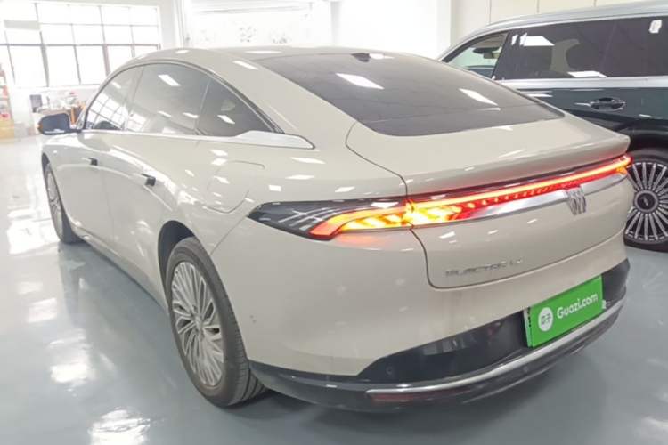Used Buick L7 2025 Model Aivia Exterior 2