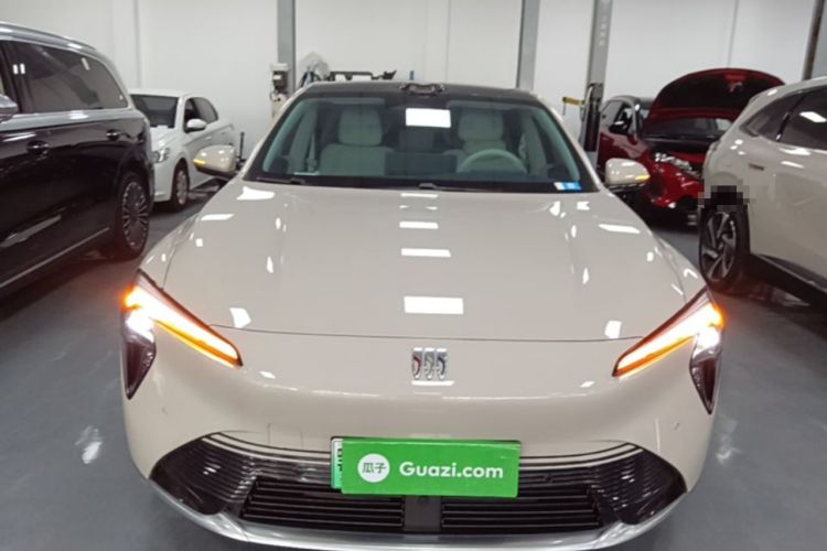 Used Buick L7 2025 Model Aivia Front