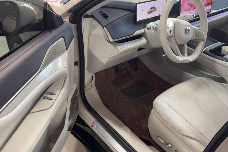 Used Buick L7 2025 Model Aivia Interior 4