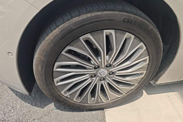 Used Buick L7 2025 Model Aivia Left Front Wheel Hub