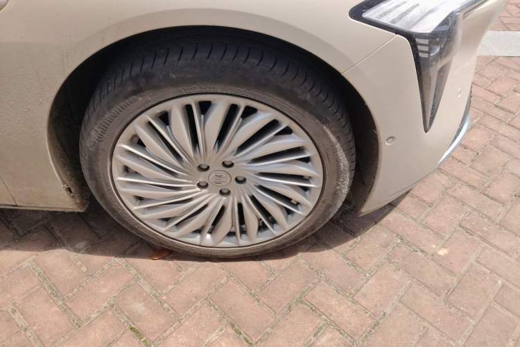 Used Buick L7 2025 Model Aivia Right Front Wheel Hub