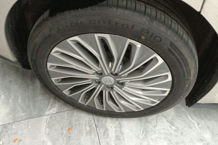 Used Buick L7 2025 Model Aivia Right Rear Wheel Hub