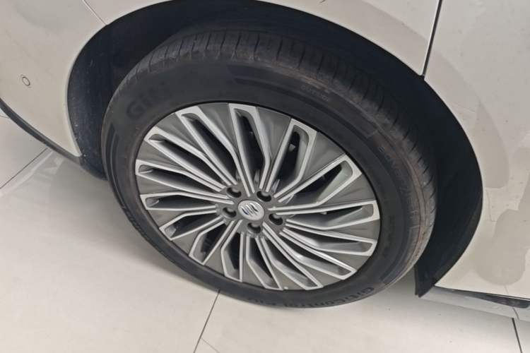 Used Buick L7 2025 Model Aivia Right Rear Wheel Hub